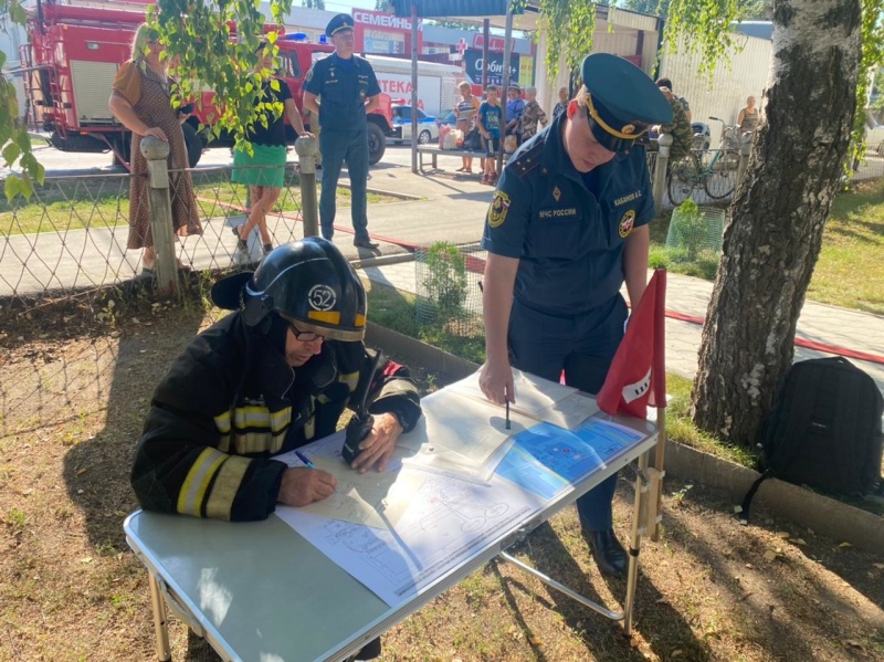 В Петровске прошли учения на плавательном бассейне