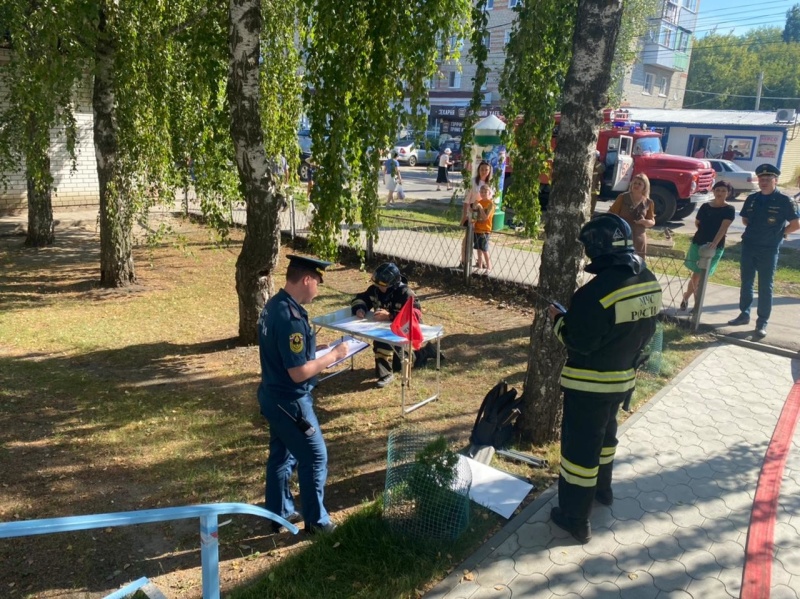 В Петровске прошли учения на плавательном бассейне