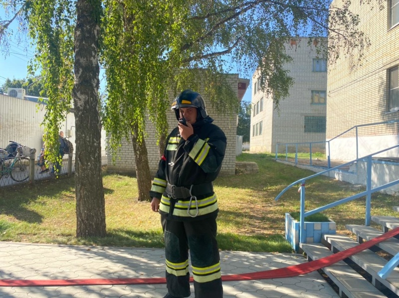 В Петровске прошли учения на плавательном бассейне