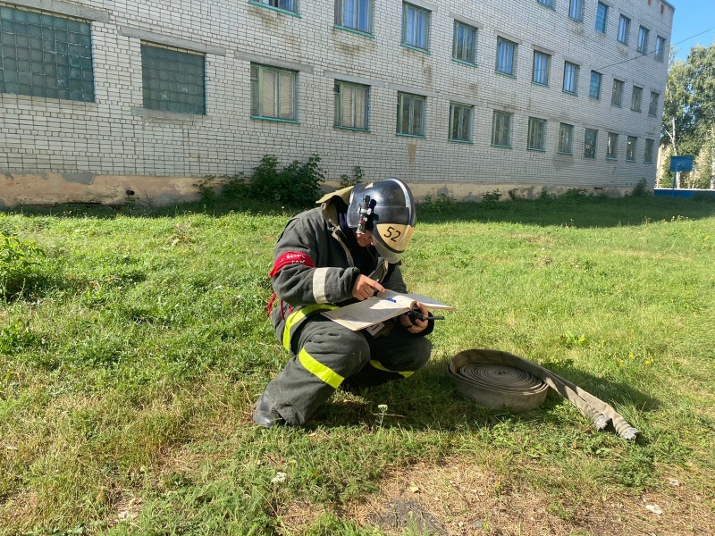 В Петровске прошли учения на плавательном бассейне